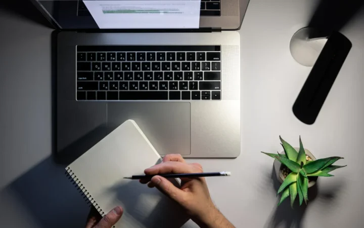 Content marketing dla e-commerce: jak tworzyć treści, które sprzedają